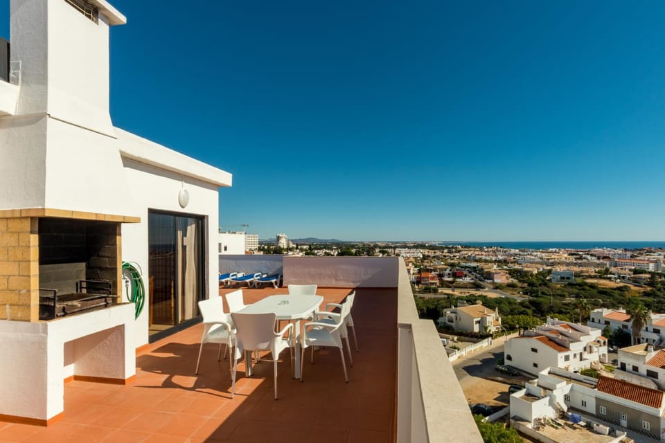 Janelas do Mar Apartamentos Turisticos Apartment hotel in Albufeira