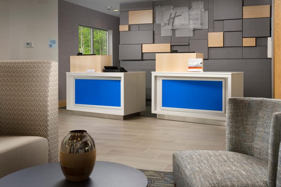 Holiday Inn Express & Suites Altoona By IHG Hotel in Allegheny River