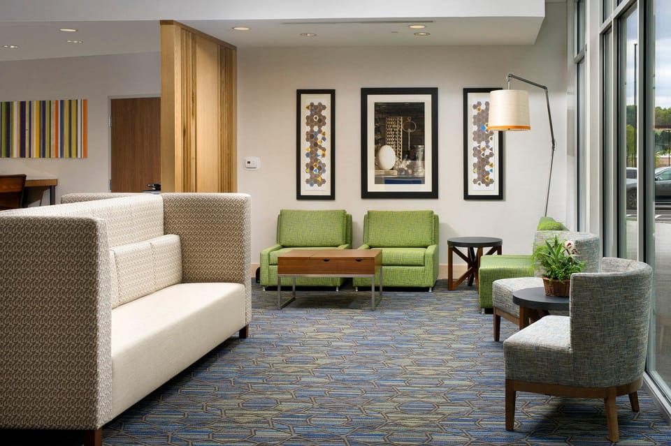 Holiday Inn Express & Suites Altoona By IHG Hotel in Allegheny River