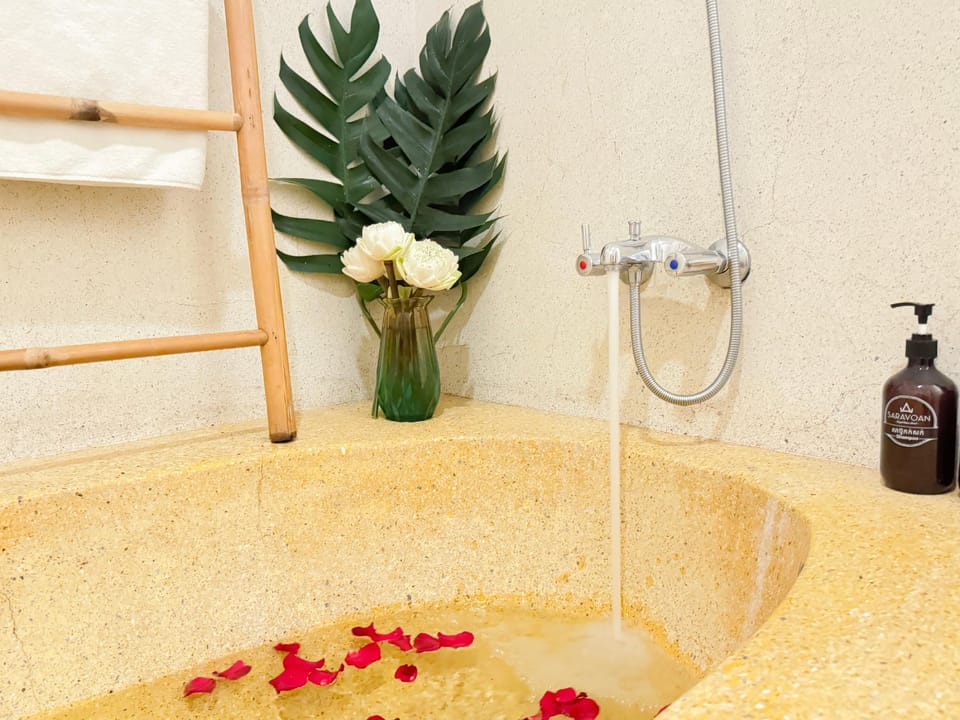 Bathtub