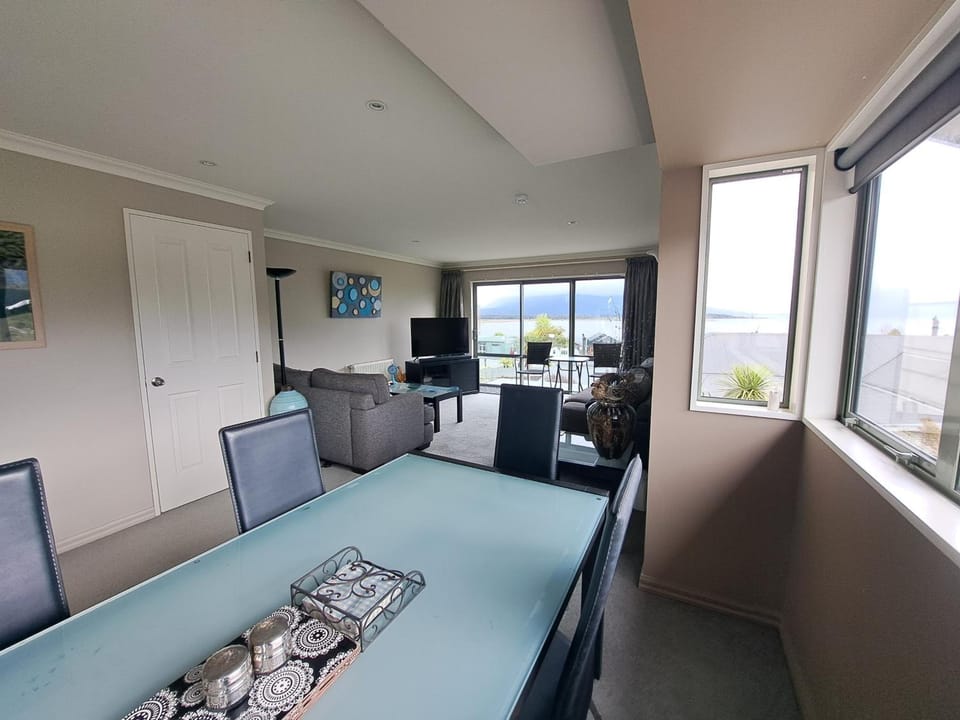 Hotel Lake Brunner Resort in West Coast