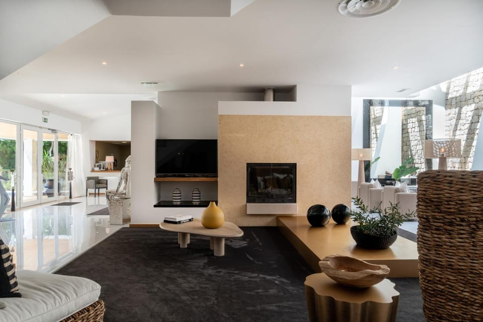 Shared lounge/TV area