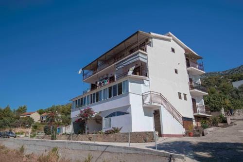 Apartments and rooms by the sea Zavala, Hvar - 8784 Hotel in Dubrovnik-Neretva County