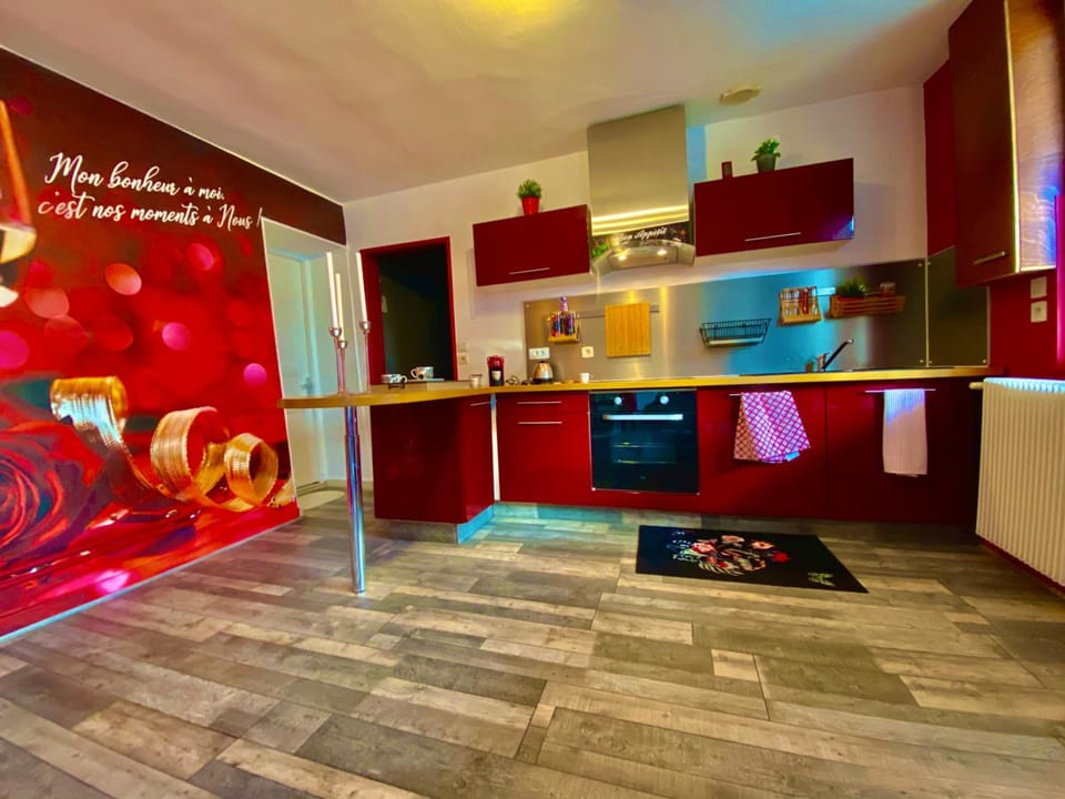Suite avec Jacuzzi et Sauna Privee Hotel in Normandy