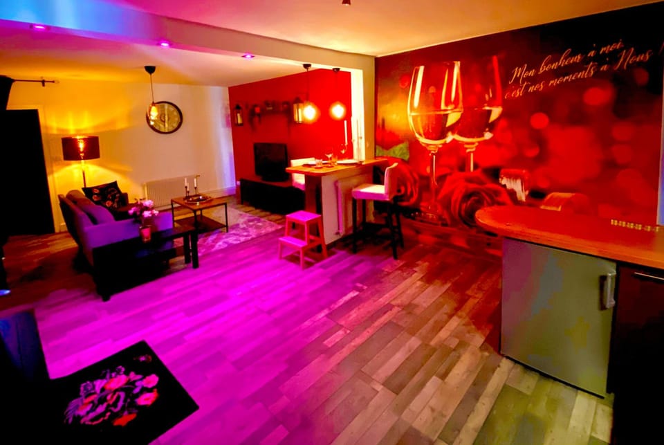Suite avec Jacuzzi et Sauna Privee Hotel in Normandy