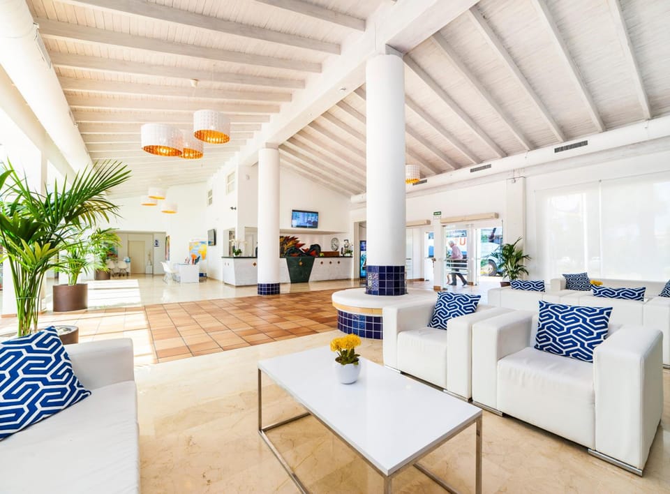 Globales Bouganvilla Apartment hotel in Sa Coma