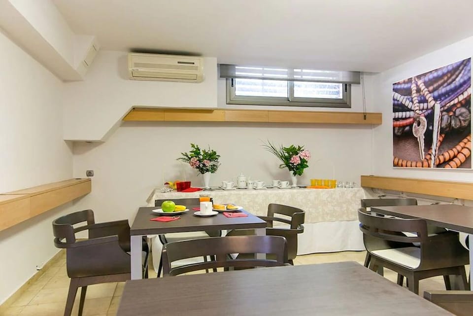 Aparthotel Bardon Apartment hotel in Castelldefels