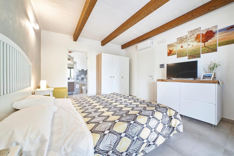 Shared lounge/TV area