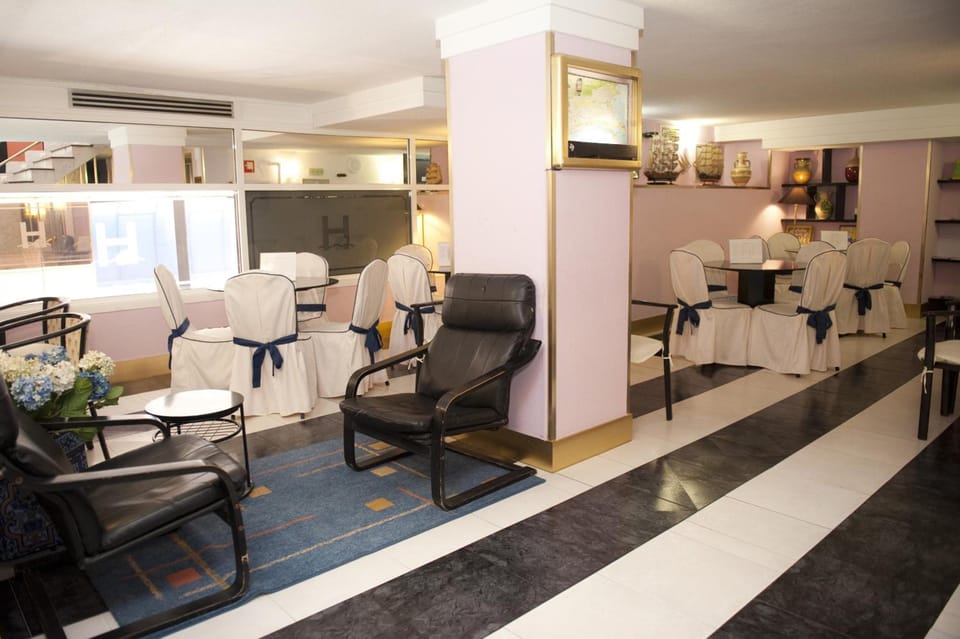 Shared lounge/TV area