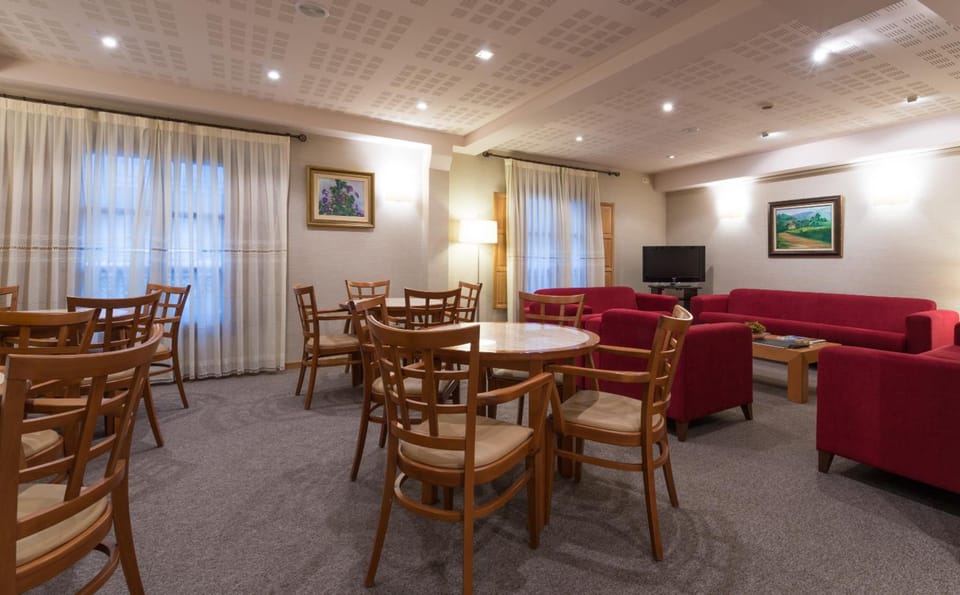 Shared lounge/TV area