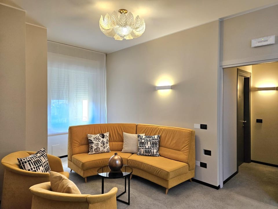 Shared lounge/TV area