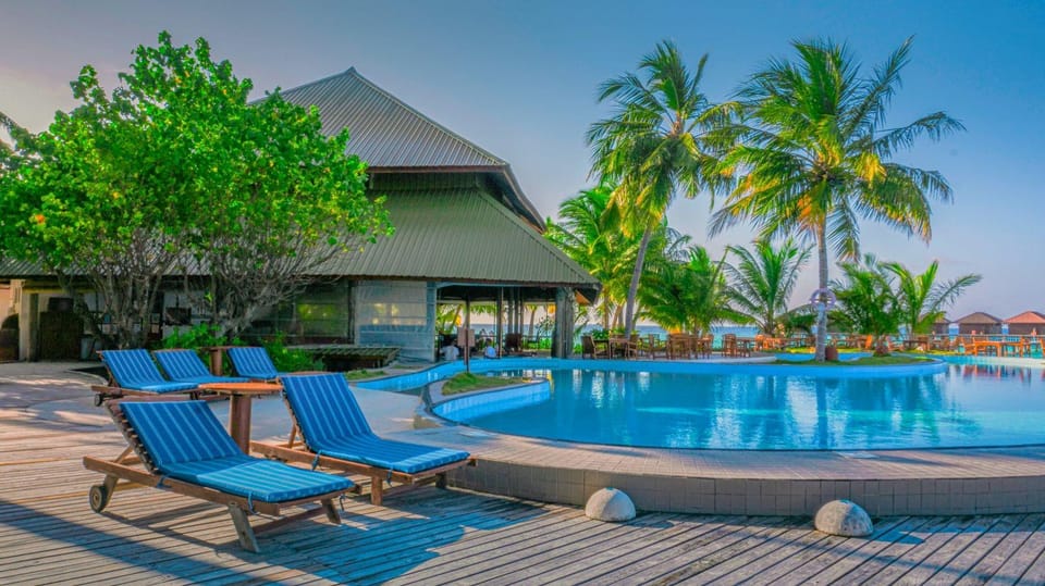 Swimming pool [outdoor]