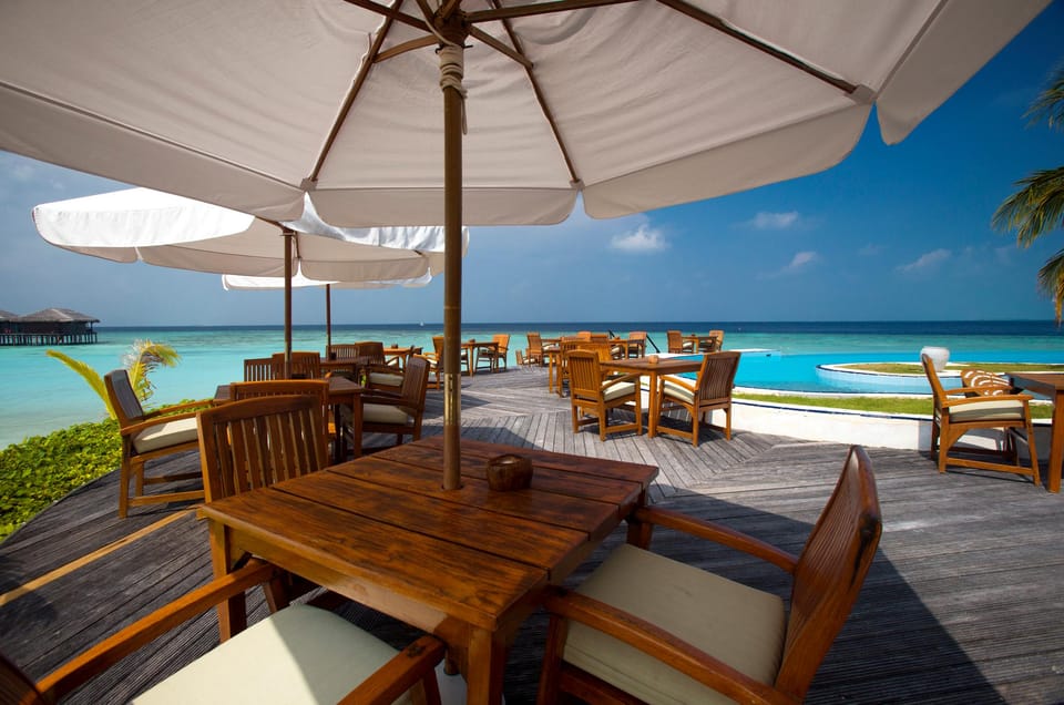 Poolside bar