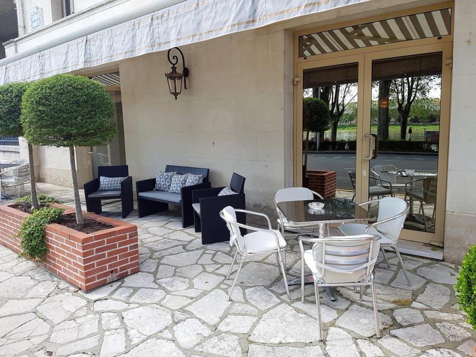 Logis Hotel Le Rivage Hotel in Gien