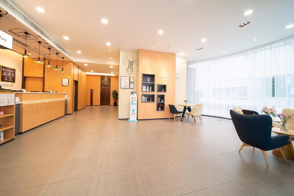 Hanting Hotel Zhuhai Gongbei Port Hotel in Guangdong