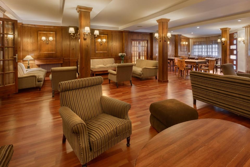 Shared lounge/TV area