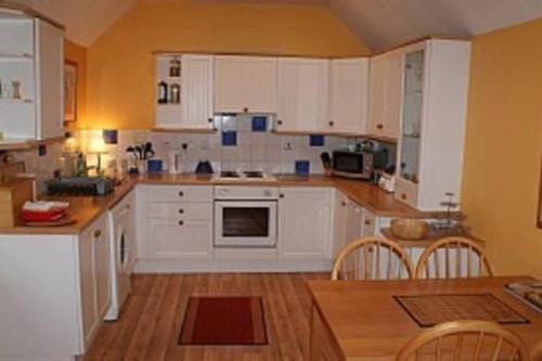 Harleyburn Cottages - Stables and Saddlery Hotel in England