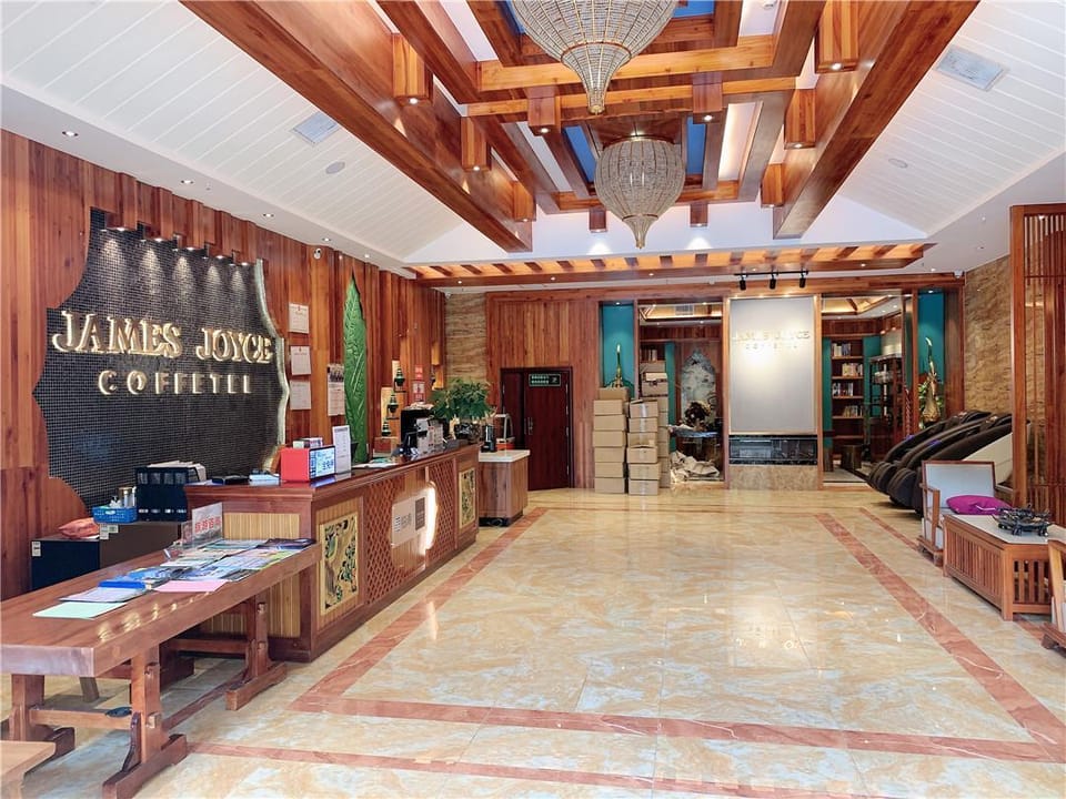 James Joyce Coffetel Xishuangbanna Gaozhuang Starlight Night Market Hotel in Laos