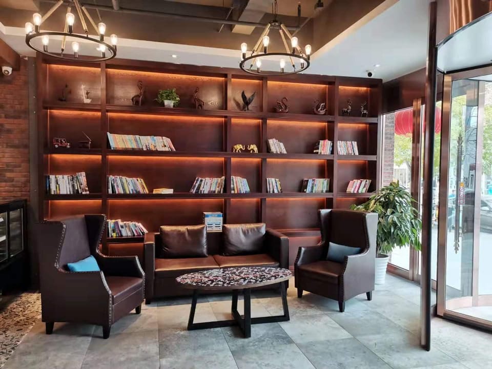 James Joyce Coffetel South Beijing Railway Station Fangzhuang Puhuangyu Metro Station Hotel in Beijing