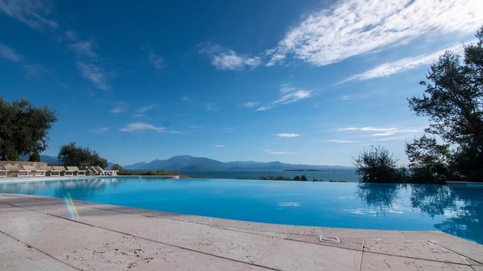 Castello Belvedere Apartments Apartment hotel in Desenzano del Garda