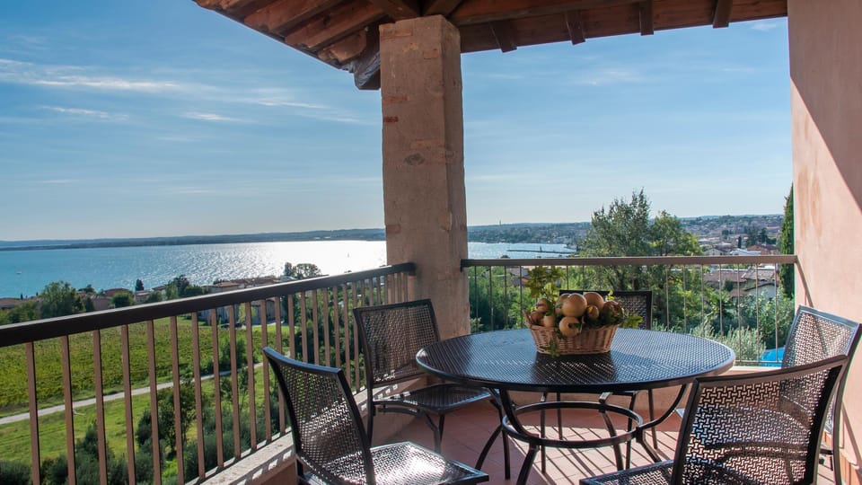 Castello Belvedere Apartments Apartment hotel in Desenzano del Garda