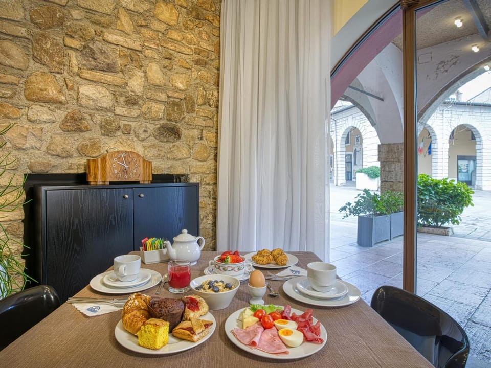 Hotel Piroscafo Hotel in Desenzano del Garda