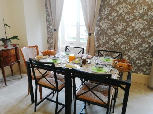 Chateau MontPlaisir charming b&b in Provence Hotel in Valréas