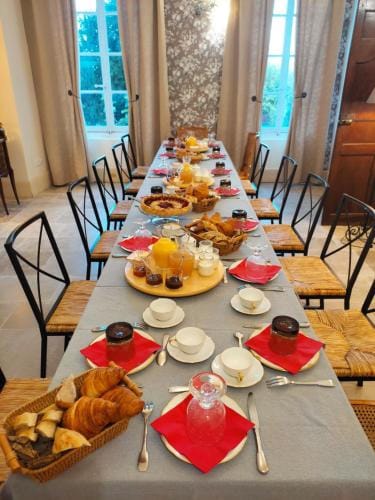 Chateau MontPlaisir charming b&b in Provence Hotel in Valréas