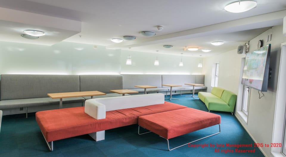 Shared lounge/TV area