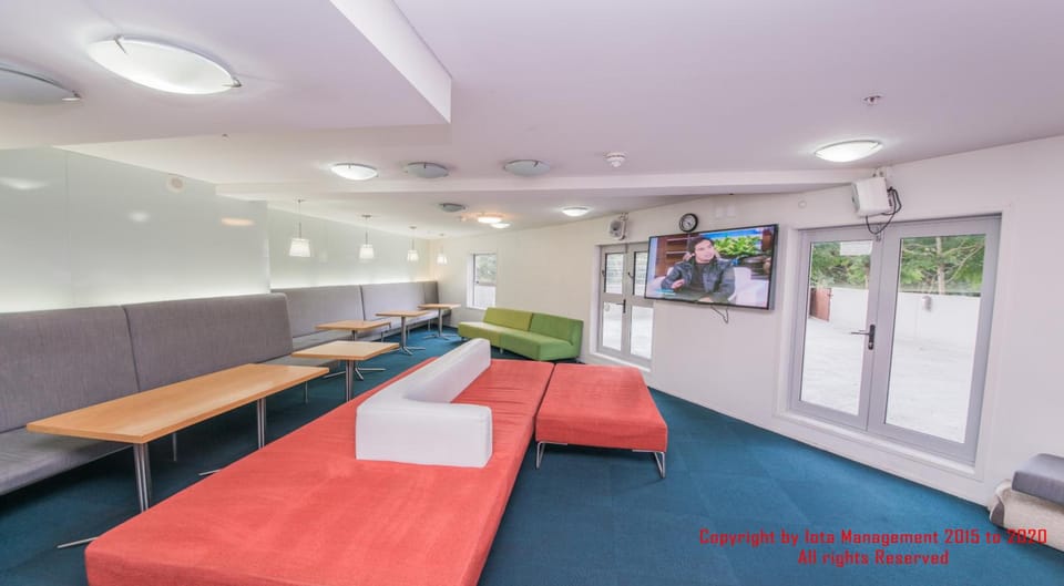 Shared lounge/TV area