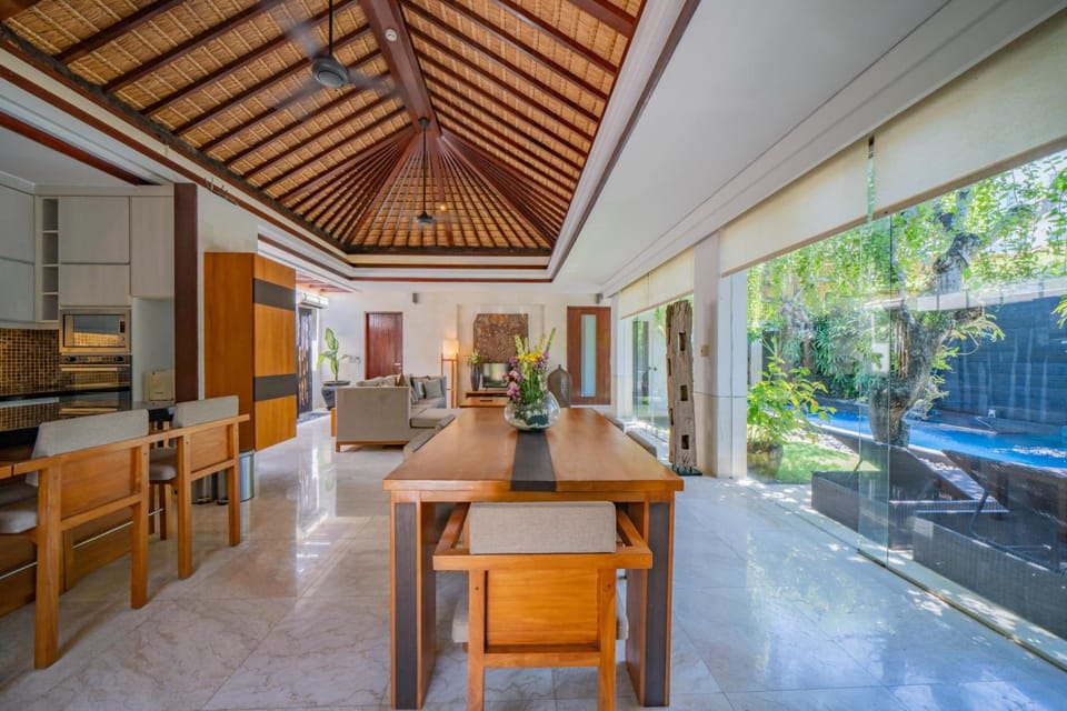 Kedonganan Beach Villas Hotel in Kuta