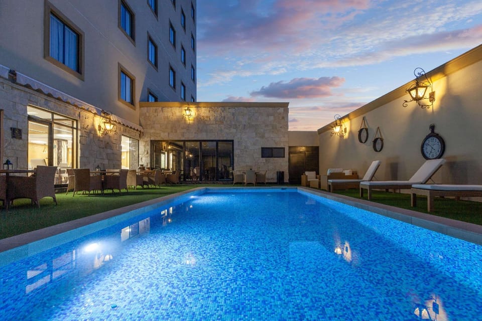 Swimming pool