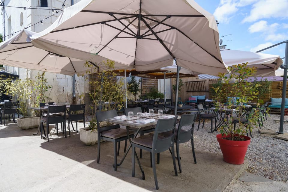 Logis Le Grand Hotel Hotel in Centre-Val de Loire