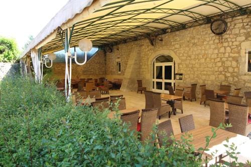 Logis Hotel Restaurant Gite La Bastide du Vebron Hotel in Grospierres