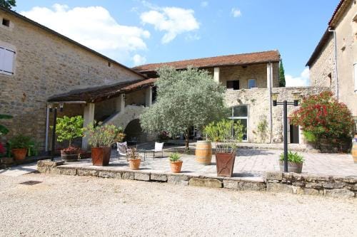 Logis Hotel Restaurant Gite La Bastide du Vebron Hotel in Grospierres