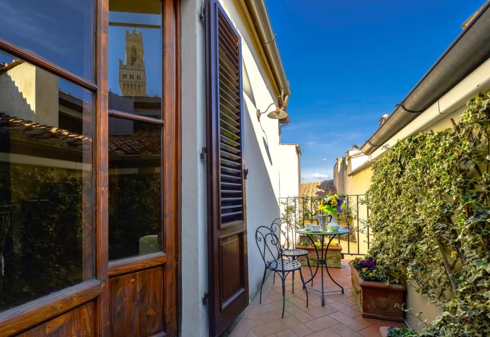 Palazzo Uguccioni Apartments Hotel in Florence