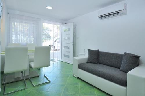 Apartments Tojcic Hotel in Šibenik-Knin County, Croatia