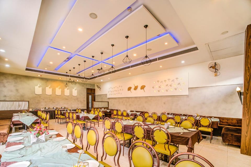 FabHotel Bee Town - AB Road Hotel in India