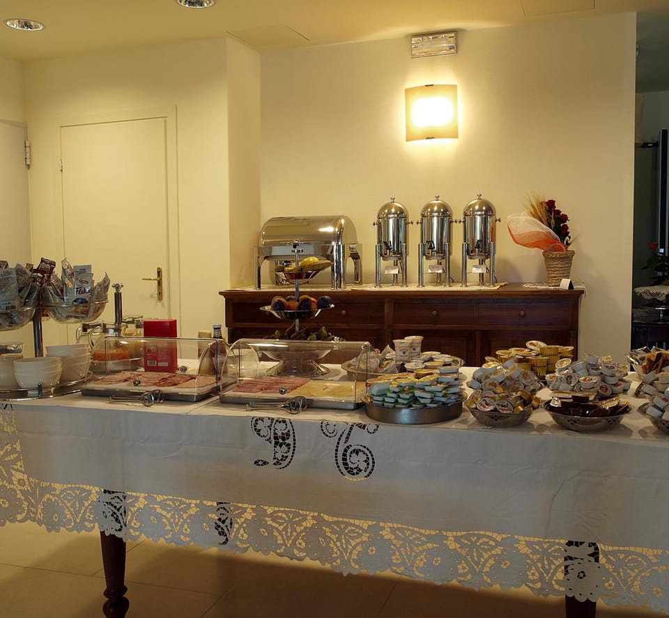 International Hotel Hotel in Iseo