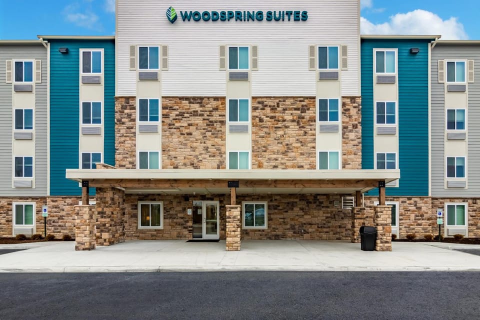 WoodSpring Suites Toledo Maumee Hotel in Maumee