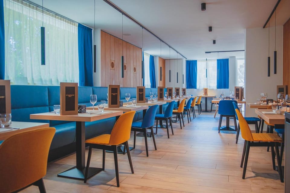 SCHLOSSHOF SUDTIROL - Hotel & Camping Resort Hotel in Trentino-South Tyrol