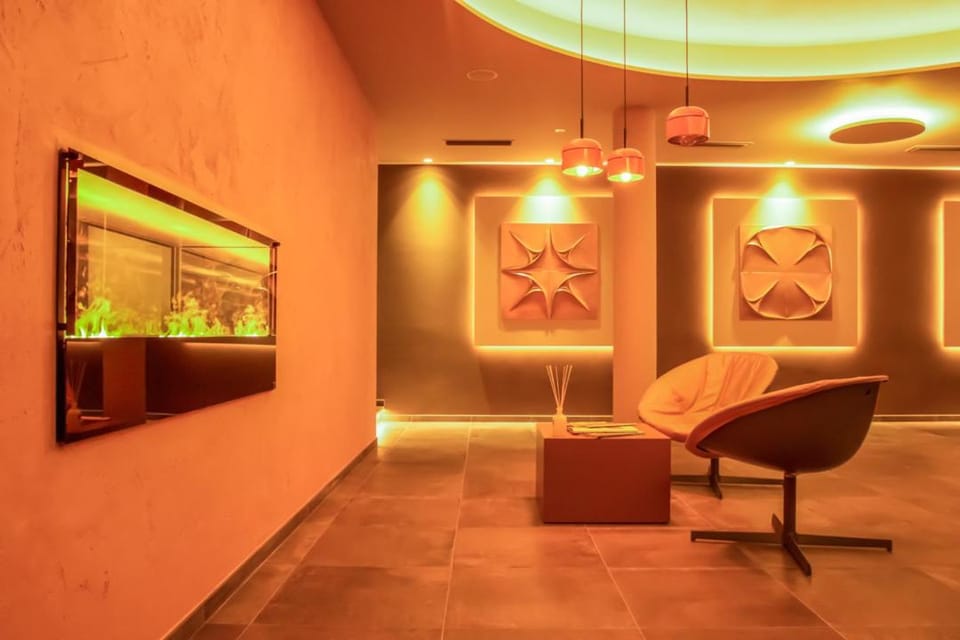 SCHLOSSHOF SUDTIROL - Hotel & Camping Resort Hotel in Trentino-South Tyrol
