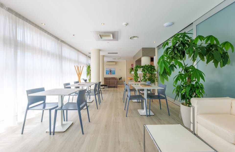 Shared lounge/TV area