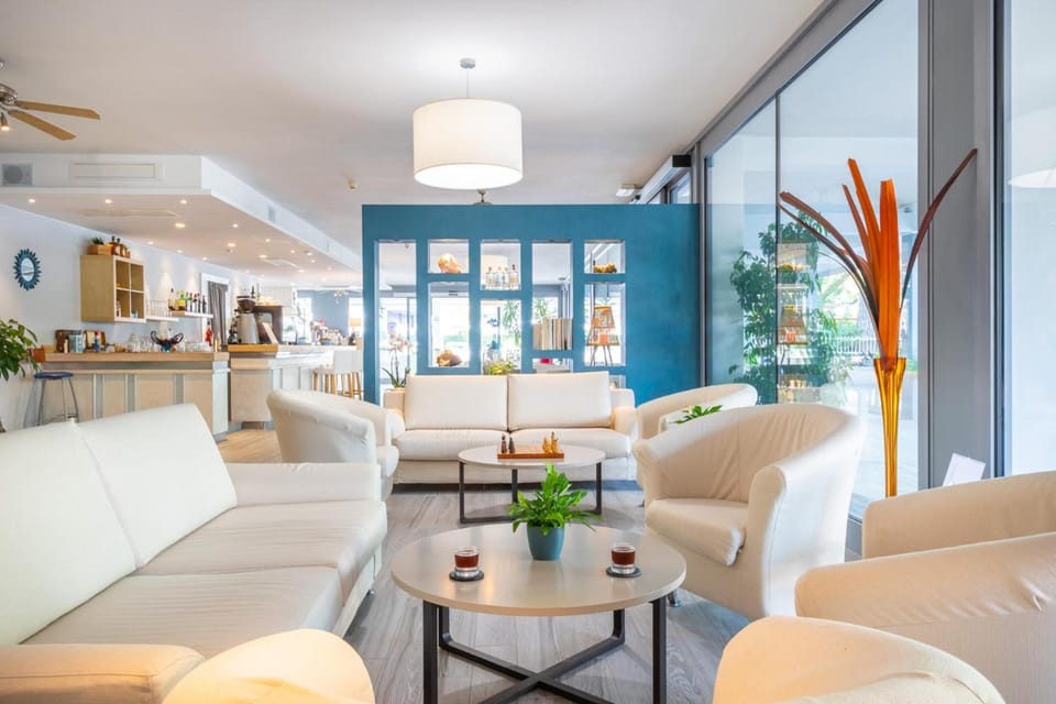 Shared lounge/TV area