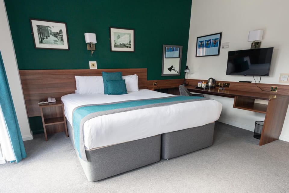 Shared lounge/TV area