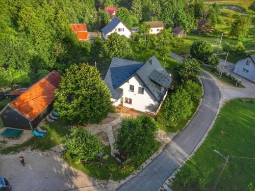 Guest House Lipov Hlad Hotel in Jezerce