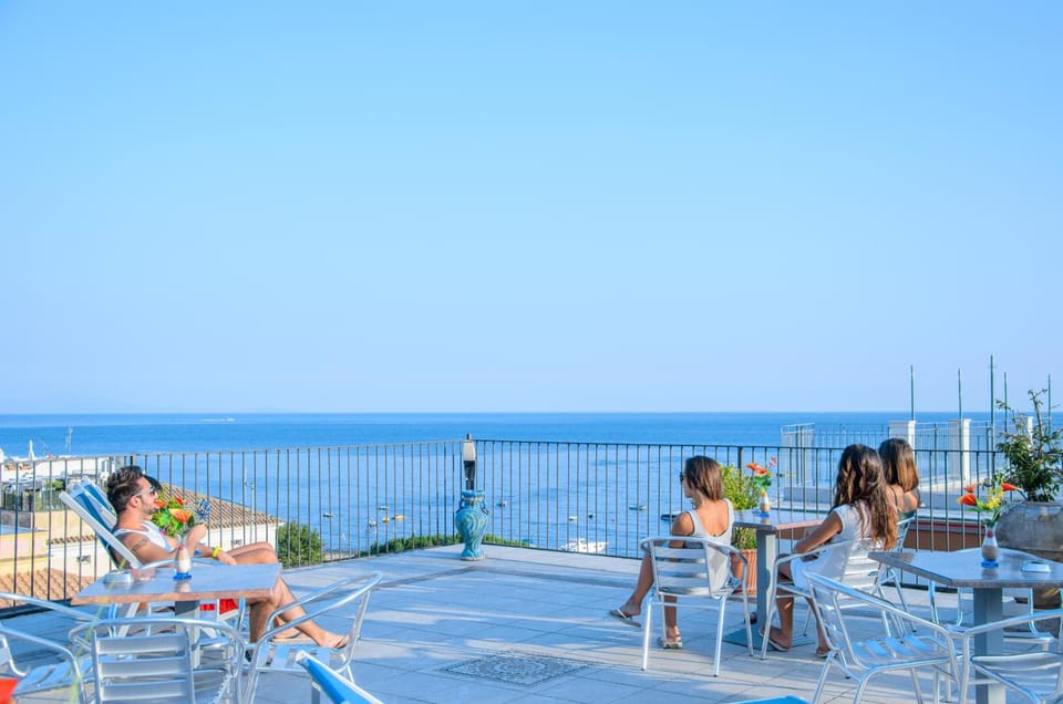 Riviera B&B Rooms & Apartment SEA-VIEW Hotel in Maiori