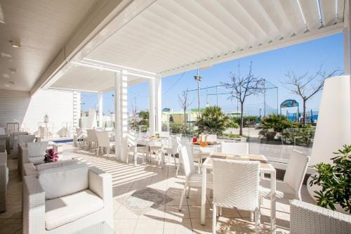 Alexandra BB & Brunch - Beach Front - Healthy XXL Breakfast & Brunch until 12 30 - parking included Hotel in Misano Adriatico