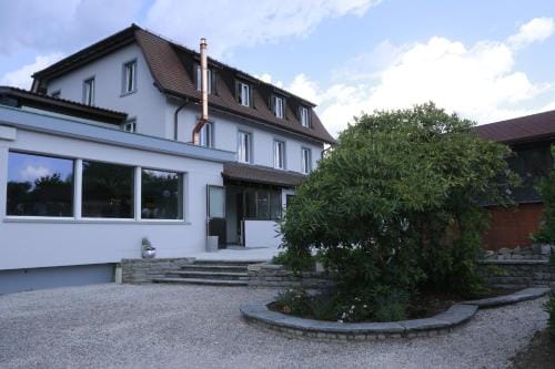 Pension Geerlisburg Hotel in Kloten