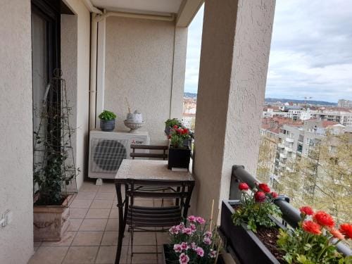 Jolie chambre a louer - Vue Imprenable Hotel in Villeurbanne
